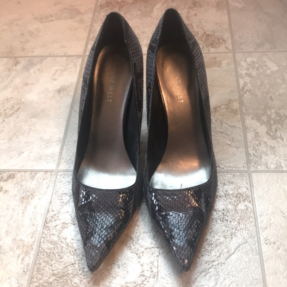 Nine West: Gray, Snake Skin, size 7.5M